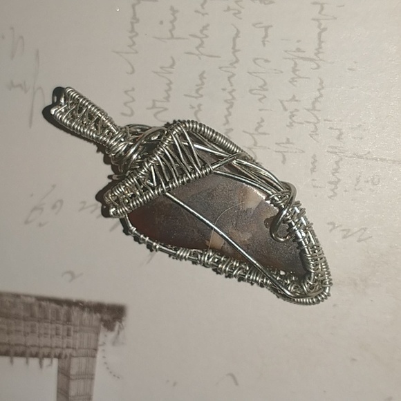 NWT Beautiful Polished Petrified Wood Wrapped Pendant - Picture 2 of 2